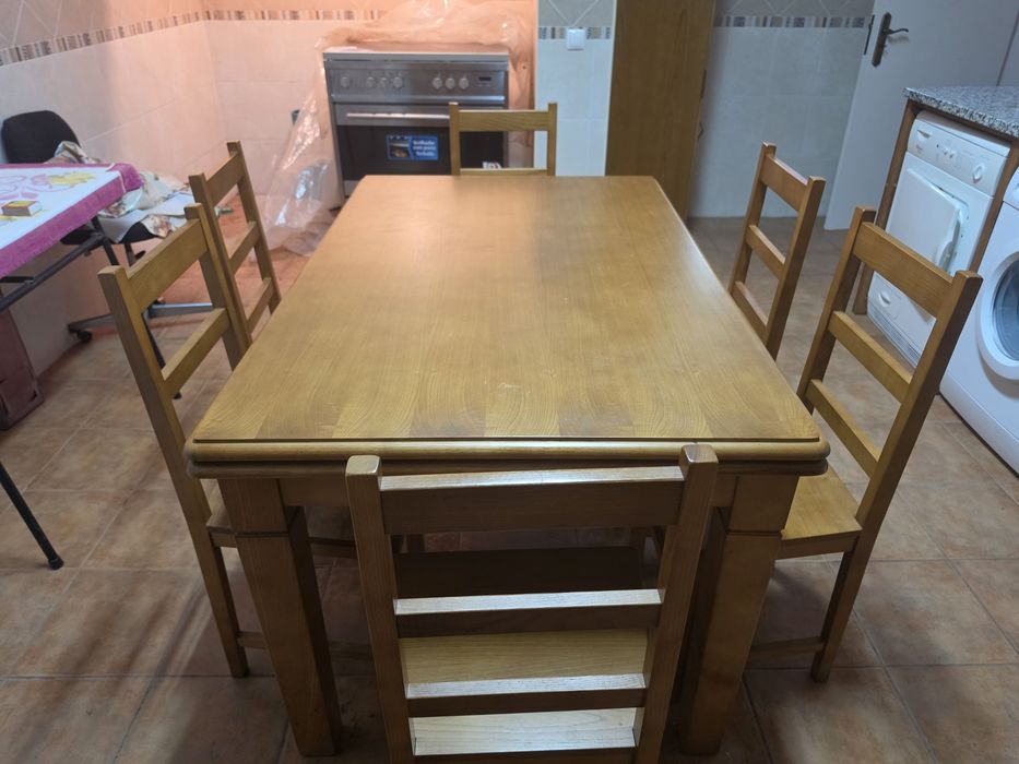 Mesa de Cozinha Extensível em Madeira Maciça  +  6 cadeiras