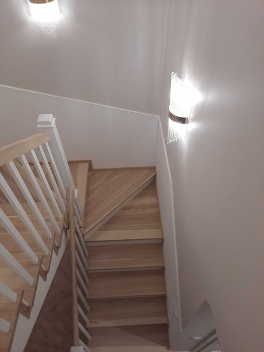 Drewniane schody na beton