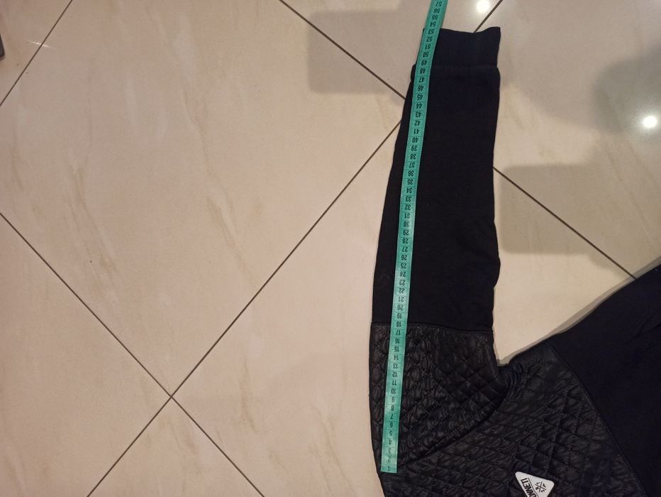 Bluza czarna rozpinana z kapturem, rozmiar 158 cm