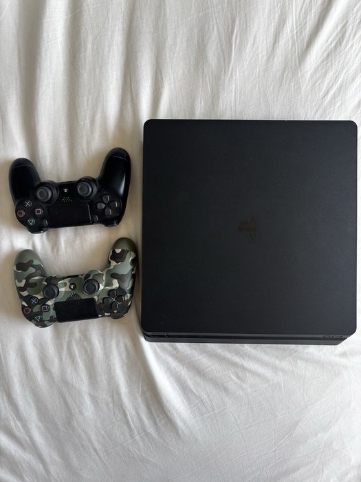 Ps4 slim 1TB z dwoma padami