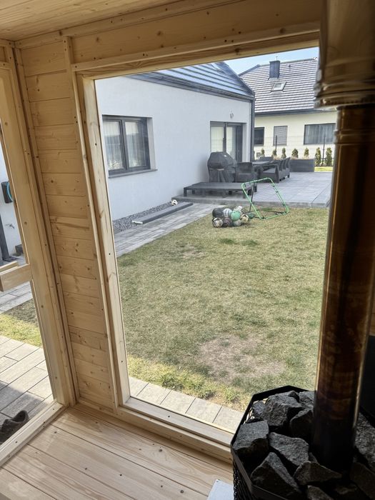 Sauna ogrodowa z miejscem na balie jacuzzi sauna balia jacuzzi