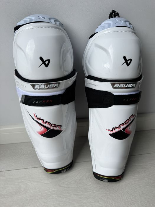 Nagolenia hokejowe Bauer fly-pro
