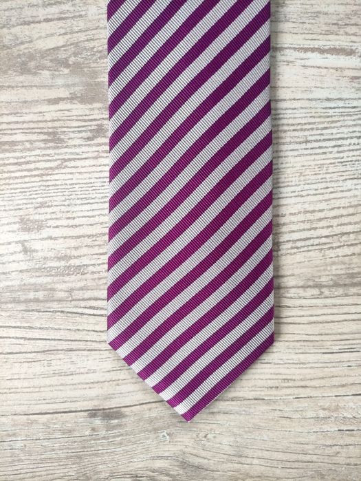 Elegancki krawat w paski