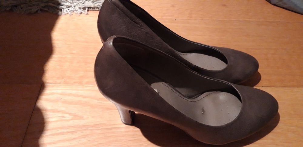 Sapatos em pele geox