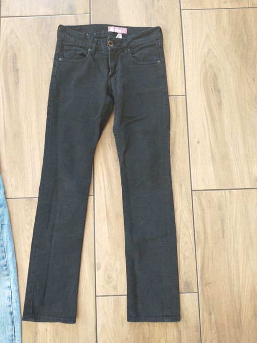 Spodnie  czarne na 152 cm.