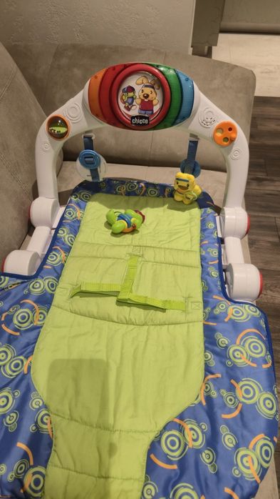 Музичний розвиваючий мобіль chicco.