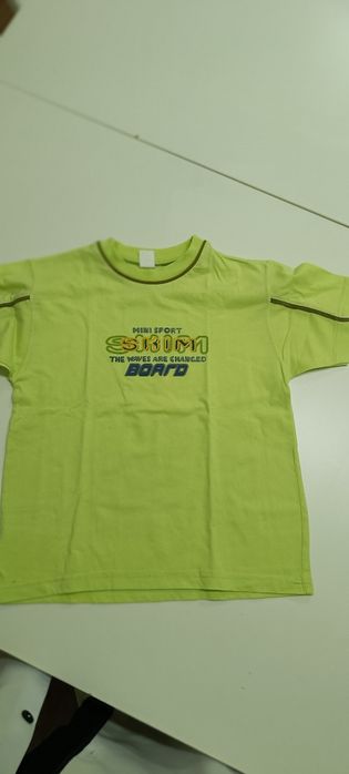 T-shirt criança. Cor verde para 8 anos
