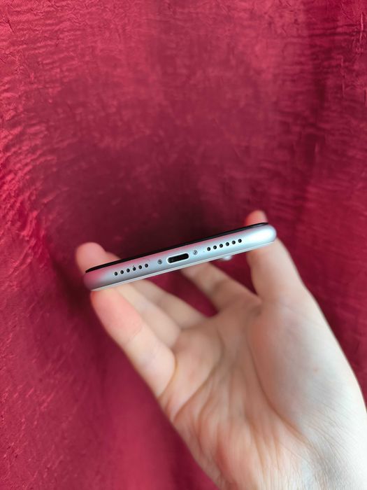 Apple iPhone XR 128 ГБ White Neverlock