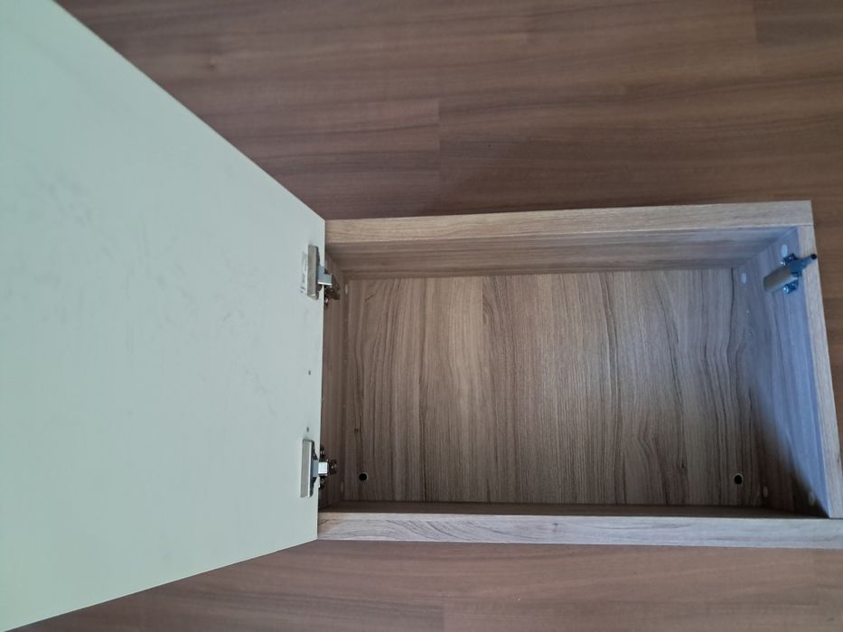 Estante besta ikea com porta