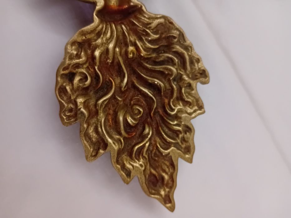 Peça Decorativa em bronze, granada em chamas - símbolo clássico militar