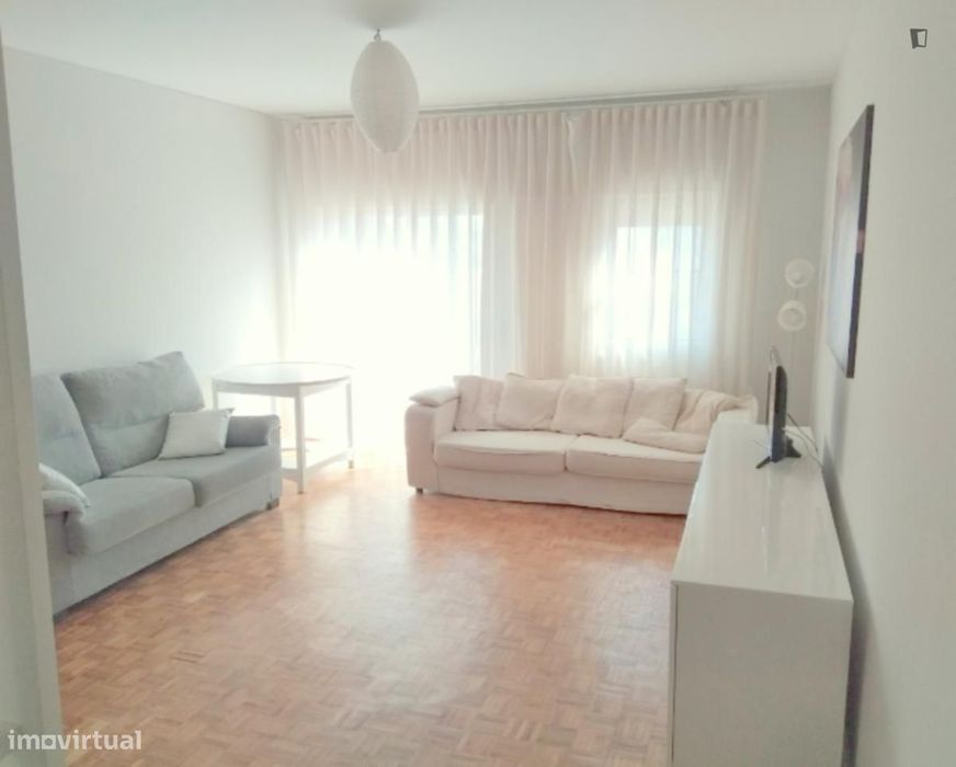Apartamento com 3 quartos - localizado em Guimaraes