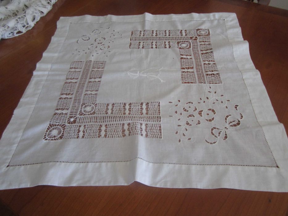 Duas Toalhas Bem Antigas - LIndas