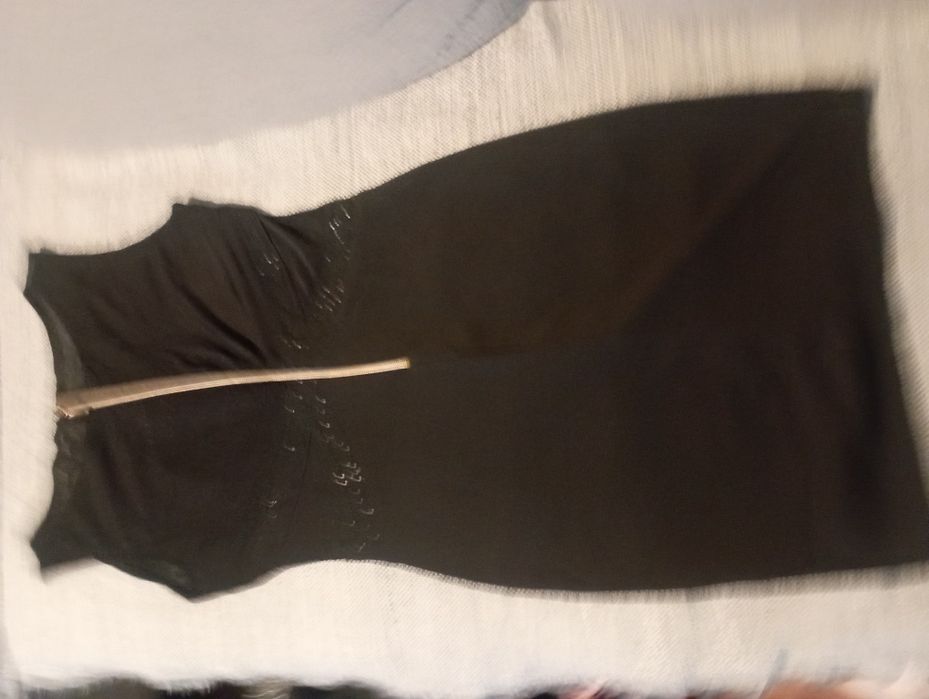 Elegancka sukienka z kołnierzykiem 36
