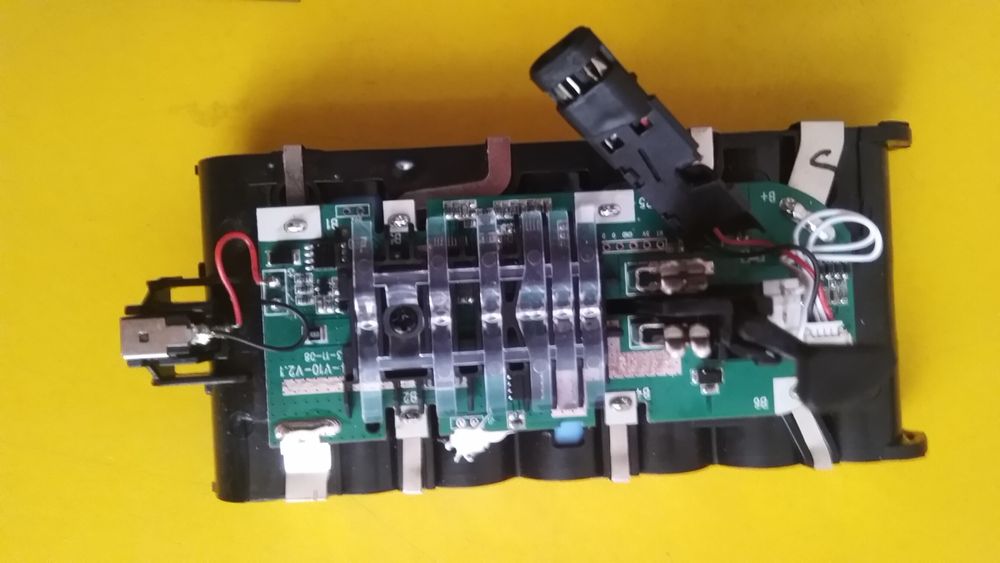 Плата  зарядки аккумулятор Dyson V10