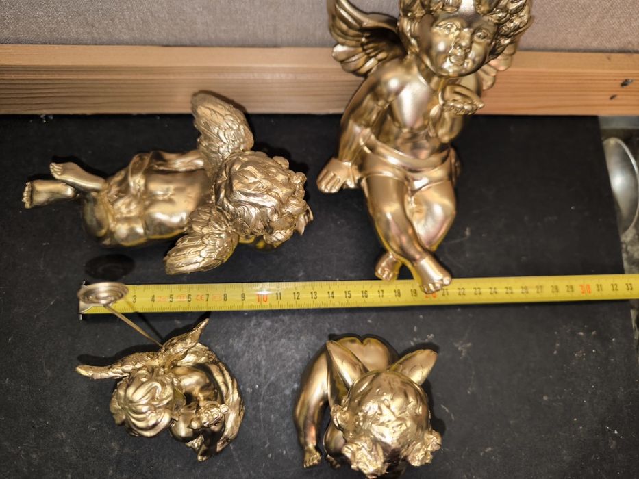 Conjunto de 4 anjos dourados.
Conjunto decorativo de quatro anjos em d