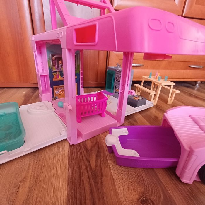 Kamper Barbie + mega zestaw lalek, szafa itd