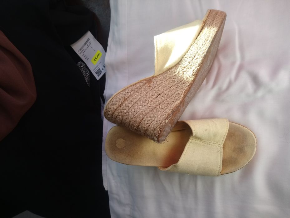 Sapatos vários .