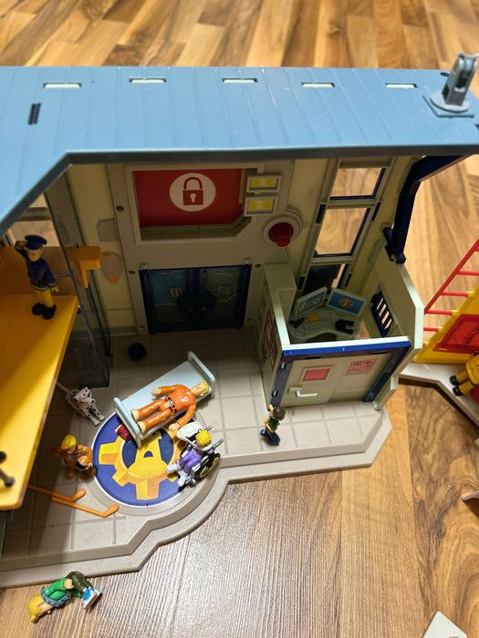 Набір поліцейська станція Сем і рятувальний вертоліт