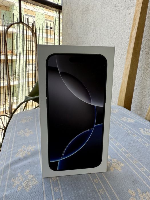 Vendo Caixa de iphone 16 pro max Black titanium