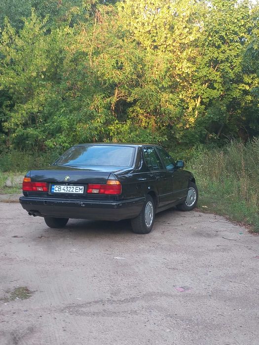 Продам BMW E32 735I