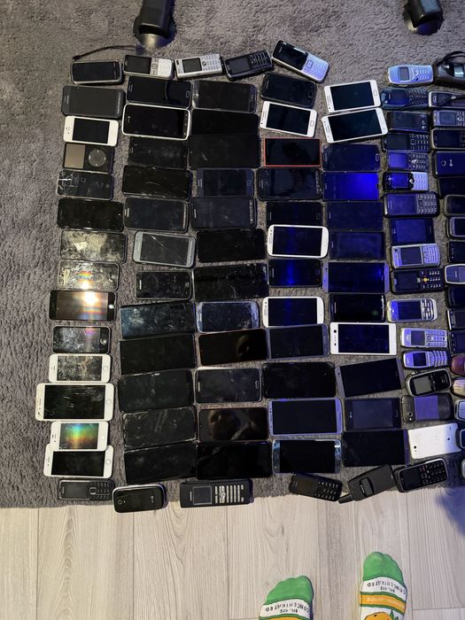 Zestaw telefonów komórkowych iphon Nokia