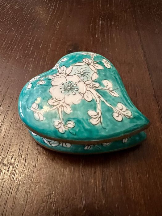 Caixa em forma de coração da vista alegre