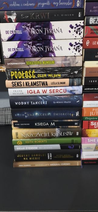 Wyprzedaż nowych książek różne gatunki