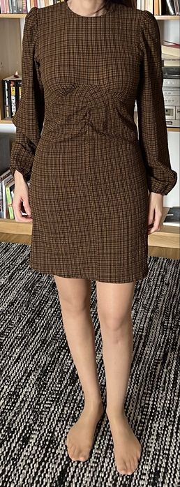Vestido de manga comprida xadrez preto e castanho