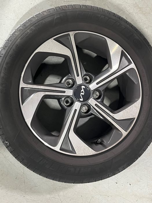 Jantes originais 16 polegadas KIA Xceed como novas