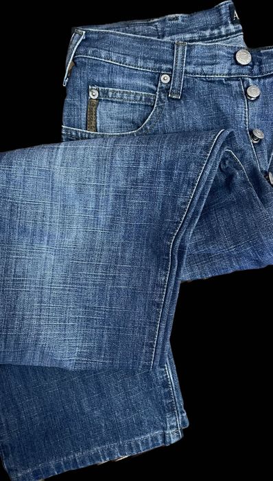 Calças jeans roupa de homem Armani Jeans e Tintim e Milou Aventura