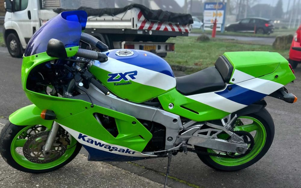 Kawasaki zxr 750 H1