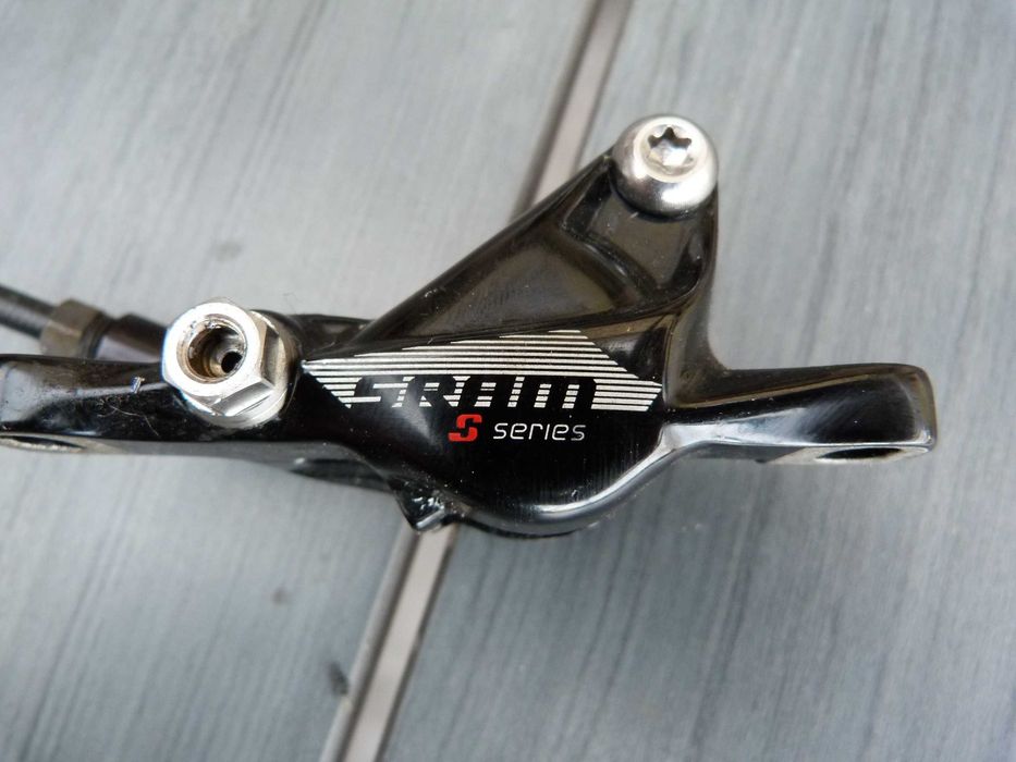Zacisk hamulca SRAM s SERIES hydra r