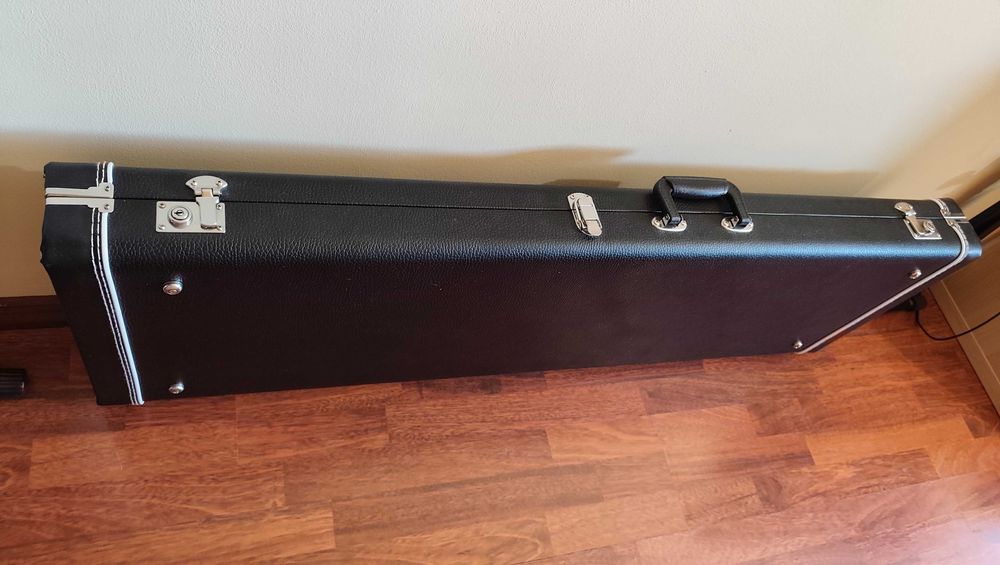 Jazz Bass Fender Squier com case