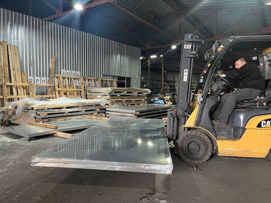 Титан на складі у Дніпрі