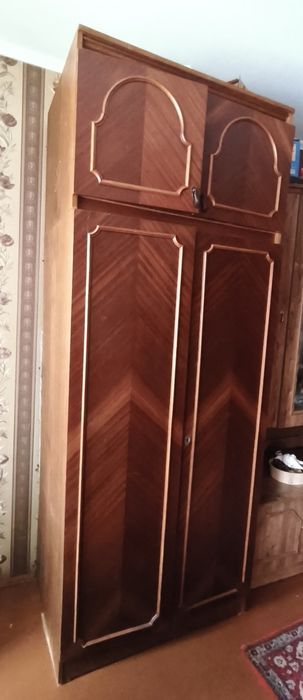 Шкаф двухдверный