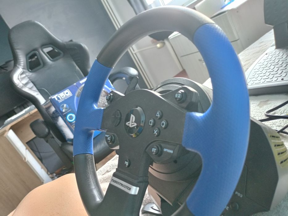 Thrumaster T150.