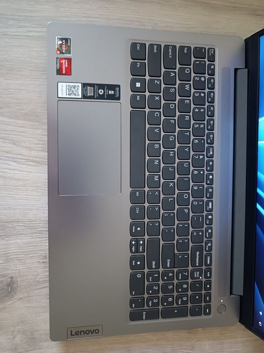 Ноутбук Lenovo Ideapad  Ryzen 5 7520 8GB DDR5 SSD 256GB FullHD Ultrabook