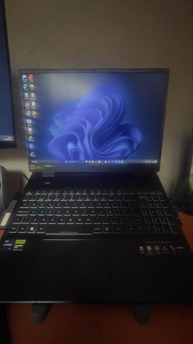 Workstation Premium - Notenook + 2 monitores 24” + perifericos