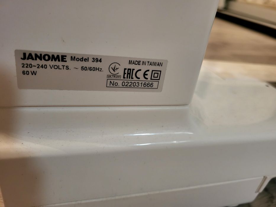 Электромеханическая швейная машина Janome 394