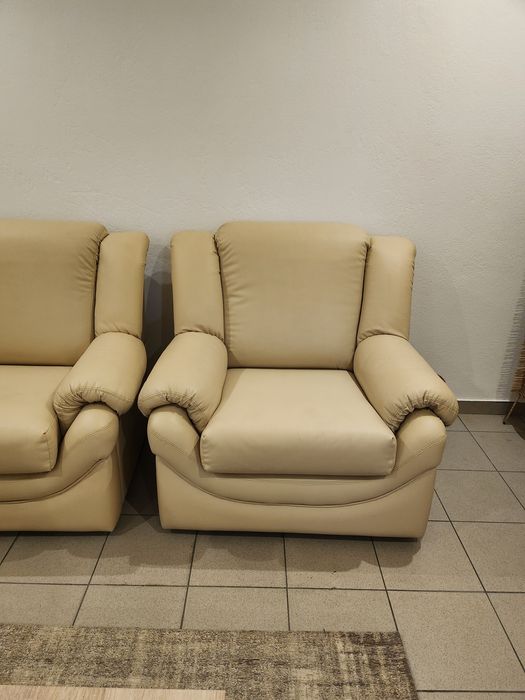 Sofás individuais em polipele