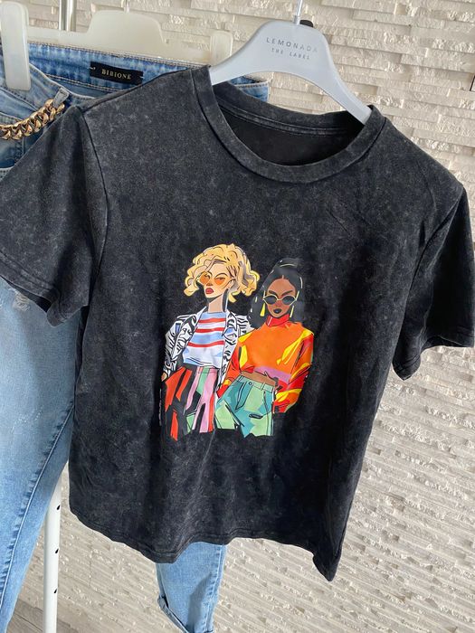 Nowy t-shirt bawełniany dekatyzowany z aplikacja Girls