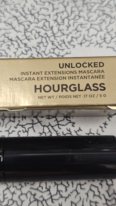 Hourglass Unlocked Instant Extensions Mascara.