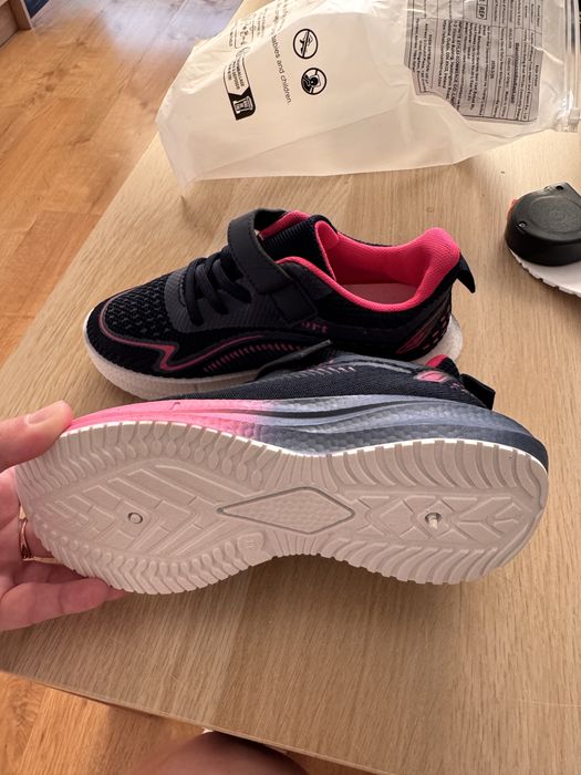 Adidasy nowe dziewczęce z białą  podeszwą do szkoły r 32