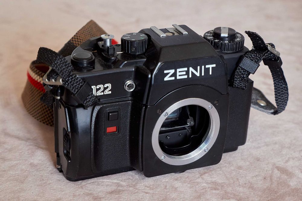 Aparat analogowy Zenit 122 z oryginalnym paskiem | jak nowy