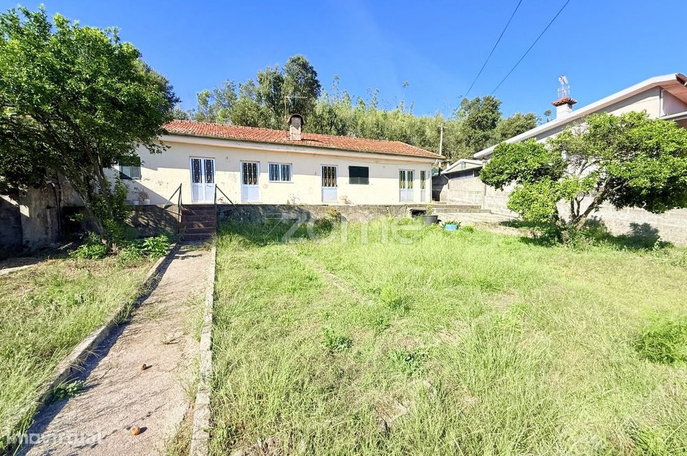 Moradia Térrea com 766 m² de Terreno e Poço