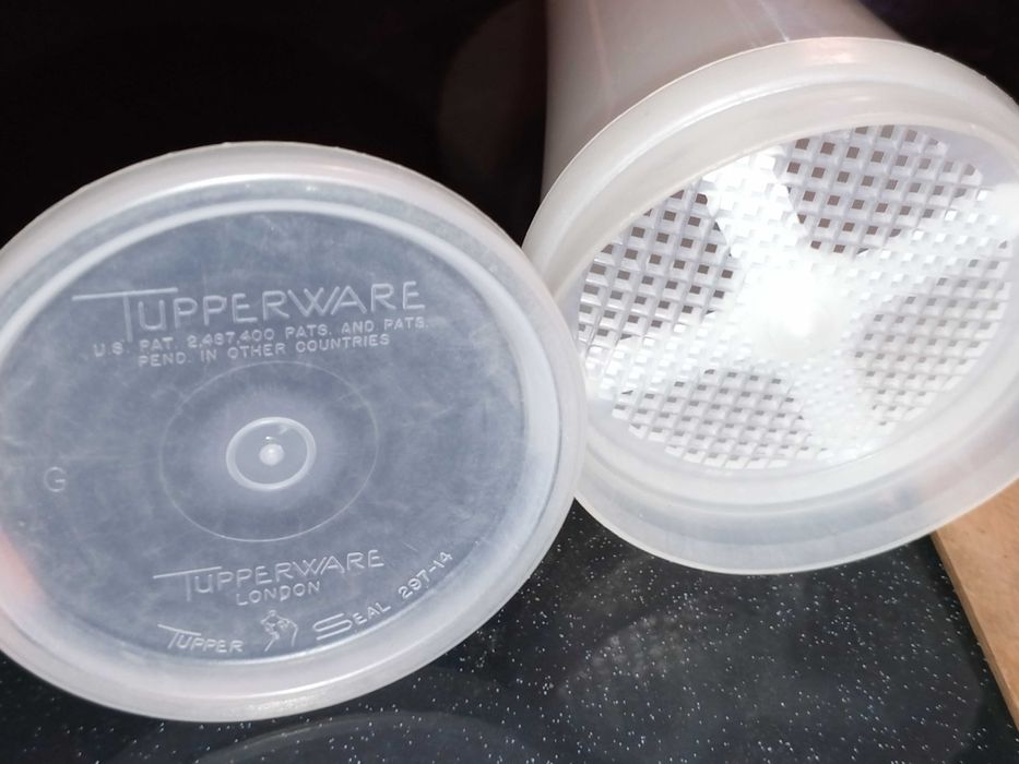 Винтажный диспенсер-просеиватель Tupperware Jifi-Sift USA.