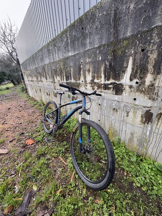 Bicicleta BTT ( perfeita para voltas e ate para terrenos)