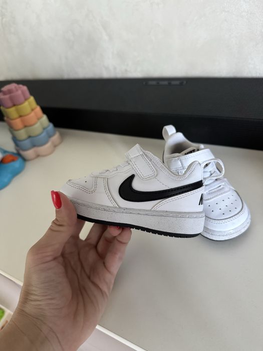 Дитячі білі кросівки nike court