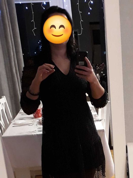 Czarna sukienka z lekkimi tiulami