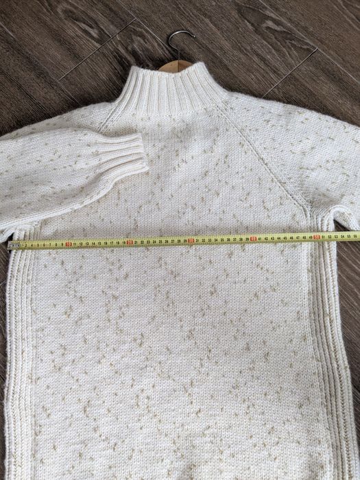 Зимовий довгий светр.